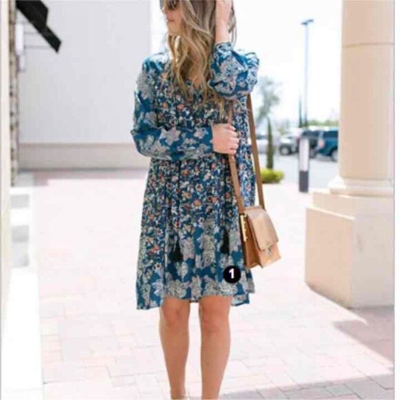 Xs/s Blue floral flowy dress - Picture 2 of 3